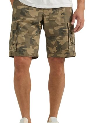 Men Cargo shorts with multiple pockets
